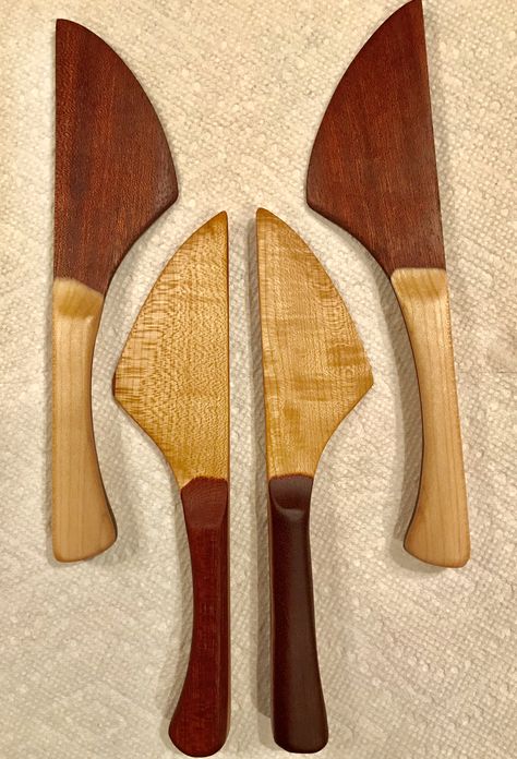 Wooden Cheese Knife, Wood Butter Knife, Wooden Spoon Carving, Tre Kunst, Wooden Workshops, Hand Carved Wooden Spoons, Wood Spoon Carving, Carved Spoons, Wooden Knife