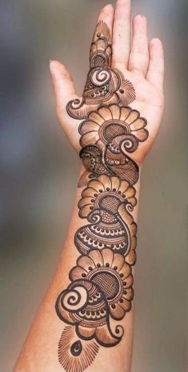 Small Tattoos Baddie, Mehendi Designs Bridal, Book Themed Tattoos, Tattoos Baddie, Baddie Tats, Mehendi Designs For Hands, Design Mehendi, Hand Mehendi, Mini Tats