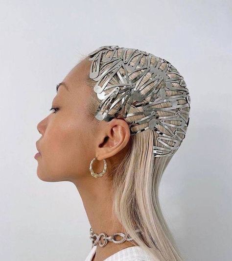 Futuristic Hairstyles, Futuristic Hair, Rave Hairstyles, Futuristic Makeup, Κούρεμα Bob, Runway Hair, Editorial Hair, Fishtail Braid, Trendy Hair Color