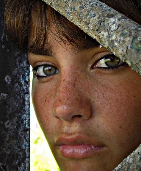 Freckled woman eyes of the world (people, portrait, beautiful, photo, picture, amazing, photography): Amazing Eyes, Beautiful Freckles, Freckle Face, People Of The World, Interesting Faces, 인물 사진, Cool Eyes, People Around The World, Beautiful Eyes