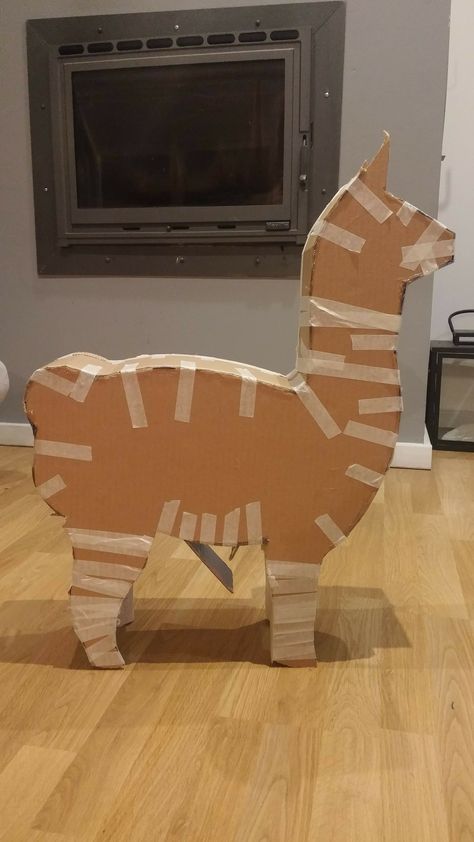 Lama Valentines Box Ideas, Lama Pinata, Piniata Ideas, Cardboard Pinata, Diy Llama, Llama Pinata, Kids Valentine Boxes, Valentine Card Box, Piñata Ideas