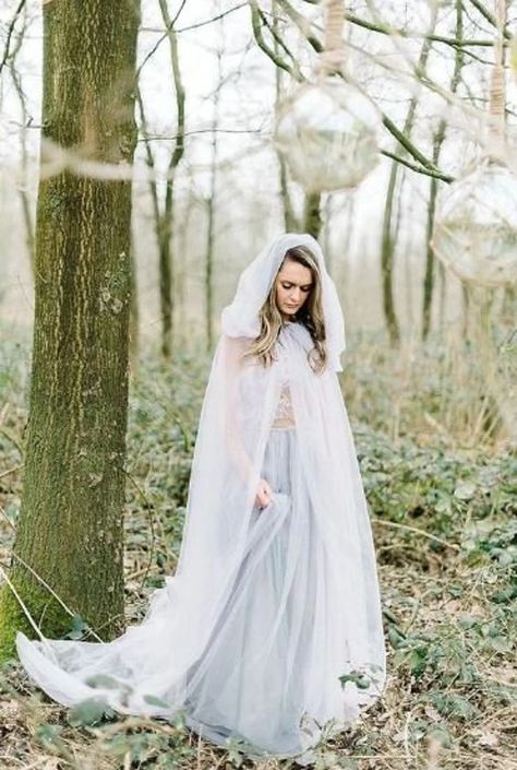 Tulle Hooded Cape Hooded Wedding Veil Simple Cape Veil Bridal - Etsy Elvish Style, Lord Of The Rings Wedding, Nerdy Chic, Elvish Wedding, Cloak With Hood, Lotr Wedding, Nerdy Wedding, Wedding Cloak, Tulle Cape