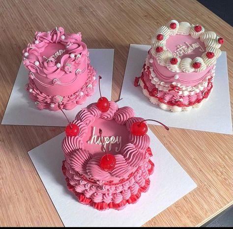 4 Inch Cakes, Mini Valentine Cakes, Bolo Vintage, Ugly Cakes, Pink Birthday Cakes, Heart Shaped Cakes, Birthday Cake Recipe, Pretty Birthday Cakes, Cute Birthday Cakes