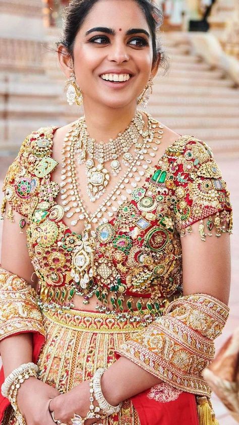 5 Royal Blouse Designs From Isha Ambani's Closet Royal Blouse Designs, Bridal Maggam Work Blouse Designs, Isha Ambani Wedding, Lehenga Blouse Pattern, Unique Lehenga, Wedding Choli, Isha Ambani, Work Blouse Designs, Monday Outfit