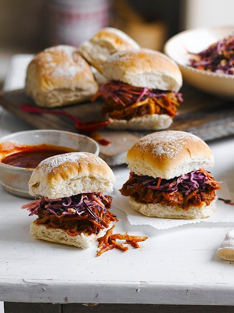 BBQ pulled pork Crunchy Coleslaw, Bbq Pulled Pork Recipe, Bbq Fish, Pulled Pork Recipe, Slow Cooker Pulled Pork, Pulled Pork Recipes, Feed A Crowd, Pork Recipe, Coleslaw Mix