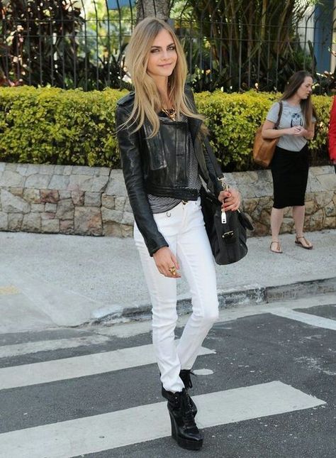 Cara Cara Delevingne Style, Womens White Jeans, Twisted Hair, Look Jean, Outfit White, Stay Classy, Cara Delevingne, Street Chic, Looks Style