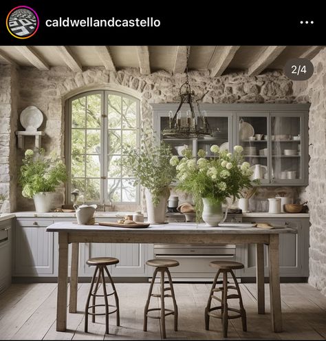 Cozy Cottage Kitchen, European Cottage, Rustic Country Kitchens, European Kitchens, Casa Country, Cottage Interior, Cottage Kitchens, French Country Kitchen, French Country House