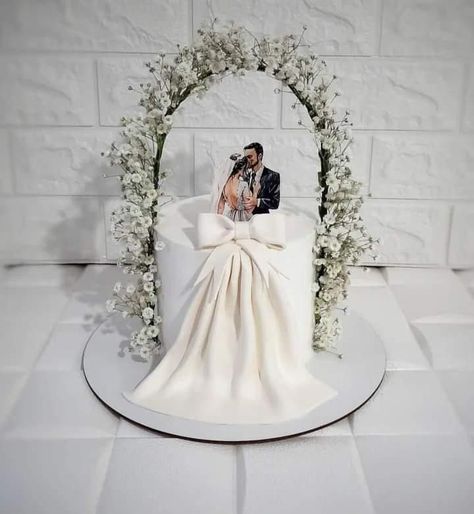 Bride And Groom Cake Ideas, Nikkah Cake Designs, Nikkah Cake Ideas, Nikkah Cake, Svadbene Torte, Simple Anniversary Cakes, Elegant Wedding Cake Toppers, Bride Cake, Happy Anniversary Cakes