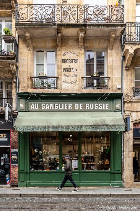 Bordeaux Shop in Nouvelle-Aquitaine, France French Shop Fronts, French Store Fronts, French Buildings Architecture, French Cafe Exterior, Cafe Food Ideas, French Facade, French Buildings, Aquitaine France, Shop Facade