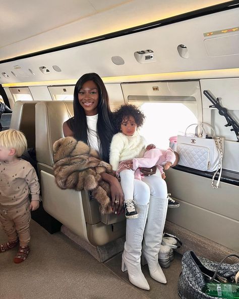 Luxury Black Mom Lifestyle, Mom Life Aesthetic Black, Aesthetic Chicas, Black Family Travel Goals, Black Mommy And Daughter Aesthetic, Chelsea Lazkani, Girl Mom Aesthetic Black, Nba Wife, Wealthy Lifestyle Luxury