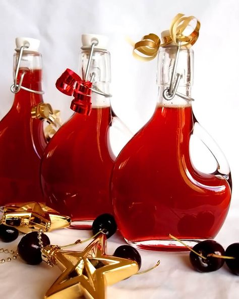 Cranberry Champagne Cocktail, Infused Alcohol, Wine Making Recipes, Alcohol Infusion, Liqueur Recipes, Homemade Liquors, Orange Liquor, Homemade Alcohol, Homemade Liquor