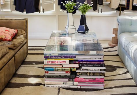 Interior Books, Book Coffee Table, Picture Frame Tray, Coffee Table Magazine, House Styling, Book Coffee, Coffee Table Trunk, Frame Tray, Eclectic Interior Design