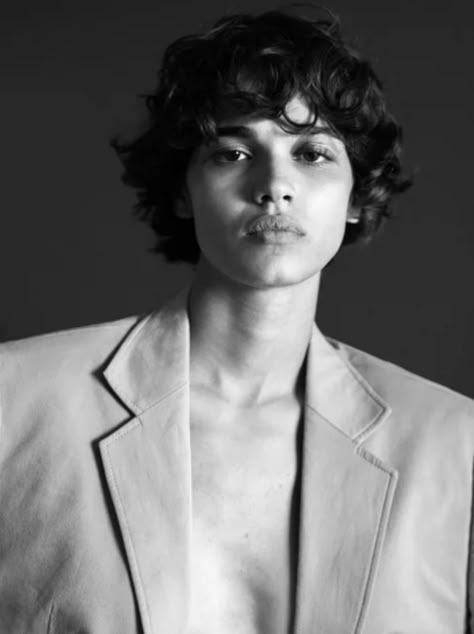 Androgynous Models Woman, Mathilda Gvarliani, Androgynous Women, Curly Pixie Hairstyles, Short Hair Model, Curly Pixie Haircuts, Androgynous Models, Hairstyle Names, Oval Face Hairstyles