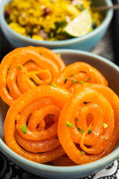 Photo aloo poha with jalebi snack combin... | Premium Photo #Freepik #photo #jalebi #poha #mithai #indian-snacks Cardamom Syrup, Snack Combinations, Chaat Recipe, Background Images For Quotes, Indian Desserts, Indian Sweets, Vietnamese Recipes, The Middle East, Premium Photo