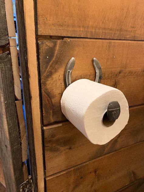 Horse Shoe TP Holder Horseshoe Crafts Projects, Diy Horse, Towel Holders, Horse Shoes, Horseshoe Crafts, Horse Shoe, Crafts Projects, Towel Holder, Toilet Paper Holder