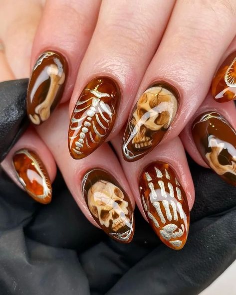 That's wonderful 🖤 Artist: @yanpaintsnails #nail #nails #nailart #nailartist #naildesign #manicure #manicures #demonic #creaturedesign… | Instagram Demonic Nails, Brain Nails, Demon Nails, Bones Nails, Unreal Unearth, Halloween Manicure, Macabre Art, Halloween Nail, Weird Art