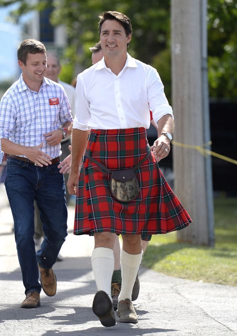 Canadian Prime Minister Justin Trudeau in kilt Scotish Men, Kilts Men, Kilts For Men, Scotland Men, Fete Saint Patrick, Lumber Jack, Canadian Culture, Eric Dane, Kilt Outfits