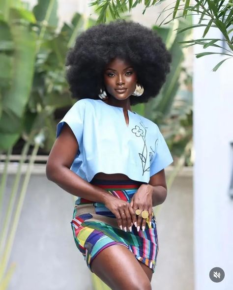 🇳🇬 @trax_apparel 🇳🇬 Tap to shop #Newin; Shredded crop top and skirt 🩵 — Effortlessly rock the hottest trend with our Patched mini Skirt, both piece made from authentic Aso Oke fabric. 👸🏽: @sonia_barbie_tucker Shop Now!🛒 #inspirationmonday #traxapparel #yourfavafrican #croptop #miniskirt #tribalfit #anka #ankamarketplace #tribalprint #dashiki || #ankara || #ankaraclothing || #afro || #afrofashion || #africanfashion ||#blackfashion || #ankarastyles || #ankaraprint || #blackownedbusiness |... Canada Clothes, Ankara Clothing, Crop Top And Skirt, Aso Oke, Top And Skirt, Ankara Styles, Brown Skin, Hottest Trends, African Fashion