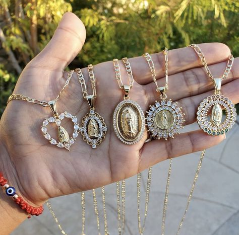 Mexican Accessories Jewelry, Latina Necklace Aesthetic, Copy And Paste Latina Jewelry, Christian Jewelry Aesthetic, Latina Jewelry Aesthetic, Latina Accessories, Latina Necklace, Hispanic Jewelry, Copy And Paste Latina