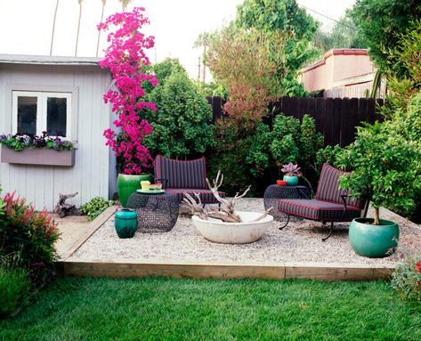 How to Create Outdoor Living Spaces Gravel Patio Diy, Pea Gravel Patio, Raised Patio, Landscaping Florida, Gravel Patio, Patio Pavers, Backyard Dreams, Stone Patio, Backyard Designs