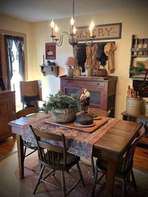 Colonial Dining Room, Primitive Country Kitchen, Primitive Dining Room, Primitive Dining Rooms, Primitive Country Homes, Primitive House, Deco Champetre, Primitive Homes, Colonial Decor