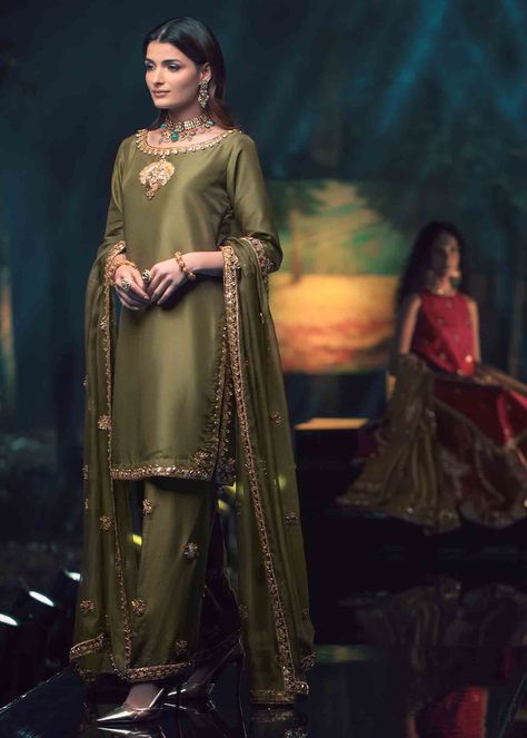 Green Shalwar Kameez, Mehendi Dresses, Gota Embroidery, Mehndi Outfit, Unique Wedding Gowns, Mehndi Dress, Pakistani Fashion Party Wear, Kurti Designs Party Wear, Fashion Suits For Men