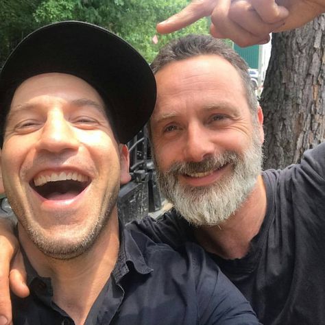 Andrew Lincoln Love Actually, Andrew Lincoln Young, John Bernthal, Drake Meme, The Walkind Dead, Twd Funny, Twd Cast, Walking Dead Cast, Jon Bernthal