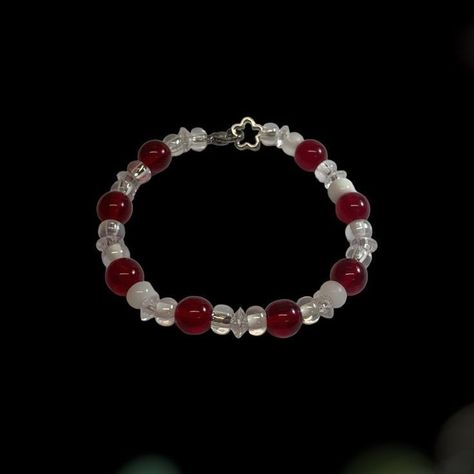 Red White Bracelet, White And Red Bracelets, Red And White Jewelry, Bracelet Patterns Glass Beads, Bracelets Handmade Beaded Diy Jewelry, Red Beads Bracelet, Red Bracelet Ideas, Bracelet Ideas Glass Beads, Red And White Bracelets