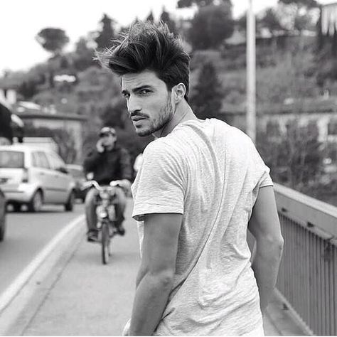 Instagram post by Mariano Di Vaio • Jan 22, 2018 at 2:36pm UTC Man Turning Back Pose, Mdv Style, Men Poses, Male Portraits, Solo Photo, Beard Styles For Men, Photoshoot Concept, Stylish Boys, Back View