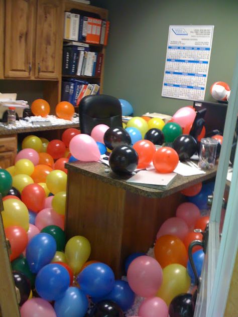 April Fools Ideas, April Fools Day Pranks, Best Pranks Ever, Pranks To Pull, April Fools Day Jokes, Best Pranks, Prank Ideas, Office Pranks, Senior Pranks