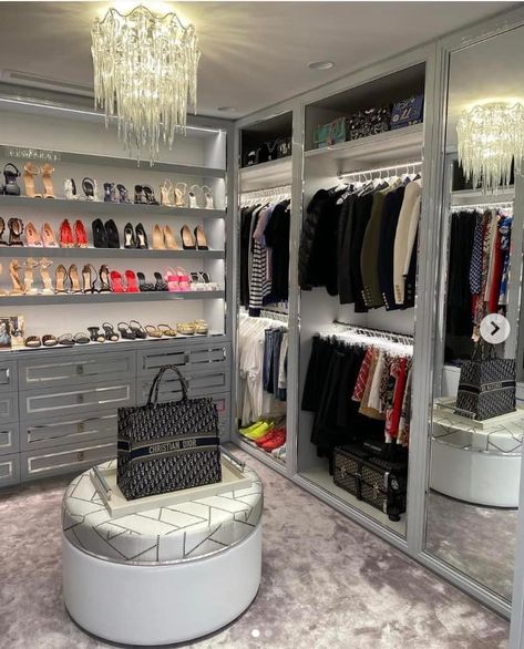 Roxy Jacenko, A Walk In Closet, Dream Closet Design, Beautiful Closets, Luxury Closets Design, Closet Colors, Closet Layout, Million Dollar Homes, Dream Closets