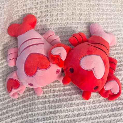 Meet Coral and Ruby!! These two love-sters love each other ... and you! Soft, weighted, and full of joy these guys are perfect for any lobster or plushie lovers :D These are ADULT collector's items, NOT toys intended for children. I do NOT ship these to EU countries due to certain restrictions. Plushie Details ~ Each p Sea Creatures Plushies, Weighted Plushies, Matching Plushies, Lobster Plush, Crab Toy, Couples Stuff, Cute Squishies, Simple Gift, Kawaii Plush