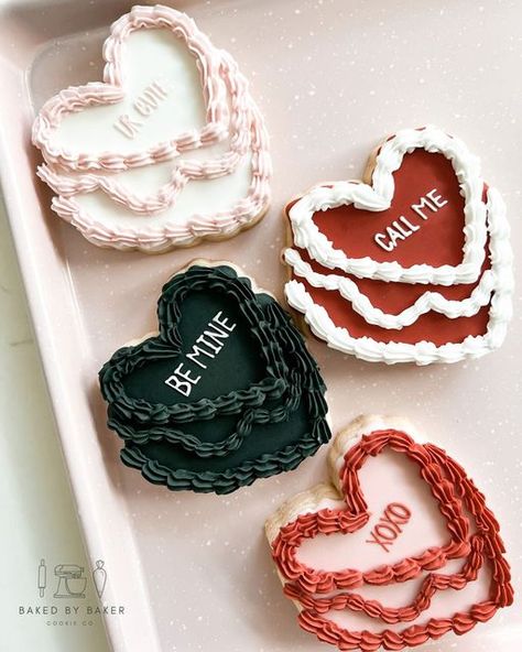 Vintage Cookies Decorated, Valentine’s Sugar Cookies, Birthday Cookies Aesthetic, Galentines Party Cookies, Vintage Sugar Cookies, Valentine’s Day Sugar Cookies Decorated, Cake Shaped Cookies, Valentine’s Day Cookies Royal Icing, Valentine’s Day Sugar Cookies