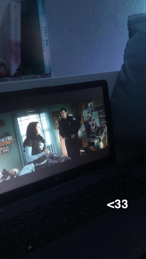 Watching Series Aesthetic Laptop, Watching Twilight Aesthetic, Watching Tv Aesthetic, Watching Twilight, Friendship Week, Vampire Love Story, Over Watch, Vampire Love, Best Friend Love