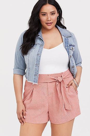 Modest Plus Size Fashion, Short Plus Size Fashion, Plus Size Summer Fashion, Summer Outfits Curvy, Stylish Shorts, Plus Size Summer Outfits, Look Plus Size, Shorts Style, Plus Size Summer