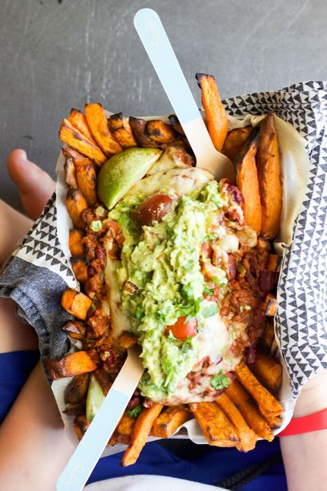 Healthy Chilli Cheese Fries with 8 veggies. Baked sweet potato fries loaded with a veggie packed chilli, a little cheese and guacamole. Healthy Chilli, Chilli Cheese Fries, Baked Sweet Potato Fries, Sweet Potato Fries Baked, Loaded Fries, Potato Fries, Cheese Fries, Baked Sweet Potato, Sweet Potato Fries