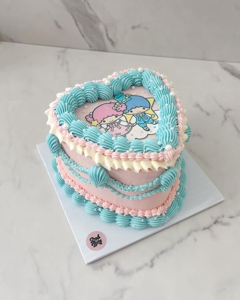 Pastel pink and pastel blue vintage heart cake Pink Blue Cake, Blue Heart Shaped Cake, Vintage Heart Cake Gender Reveal, Light Blue Heart Shaped Cake, Sanrio Heart Cake, Pink And Blue Vintage Cake, Pink Heart Lambeth Cake, Hello Kitty Room Decor, Blue Icing