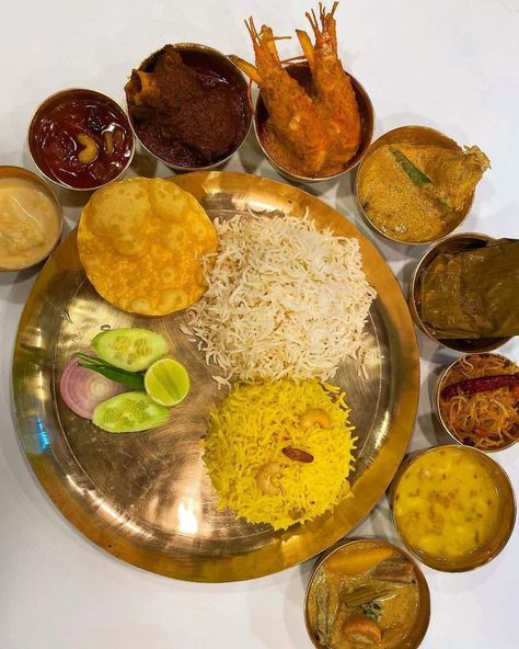 Butter Nan, Bengali Thali, Platter Food, Bengali Culture, Meal Box, Birthday Menu, Wedding Aesthetics, Bengali Food, Indian Foods