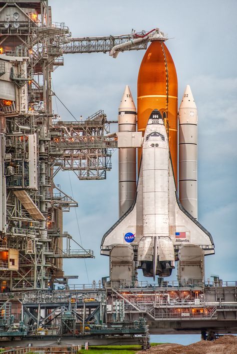 On the blog: The Shuttle at Rest https://www.stuckincustoms.com/2019/01/06/the-shuttle-at-rest-photography-nasa/  #TreyRatcliff #Shuttle #NASA #Rocket #Space #Exploration #Photography #Travel Nasa Wallpaper, Nasa Rocket, Apollo Space Program, Exploration Photography, Nasa Space Program, Rocket Space, Nasa Space Shuttle, Space Projects, Space Photos