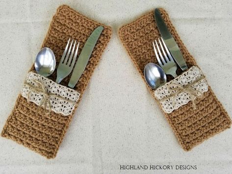 House Crochet, Pan Protectors, Coaster Crochet, Diy Crochet Patterns, Crochet Unique, Crochet Idea, Confection Au Crochet, Burlap And Lace, Bridal Table