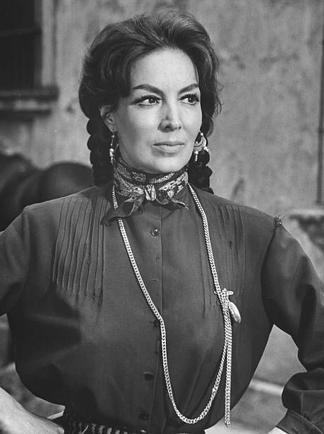 Mexican Actress Maria Felix on set new picture Juana Gallo Frida Quotes, Latinas Quotes, Mexican Quotes, Diva Quotes, Spanglish Quotes, Quotes En Espanol, Mexican Actress, Spanish Inspirational Quotes, Spanish Phrases