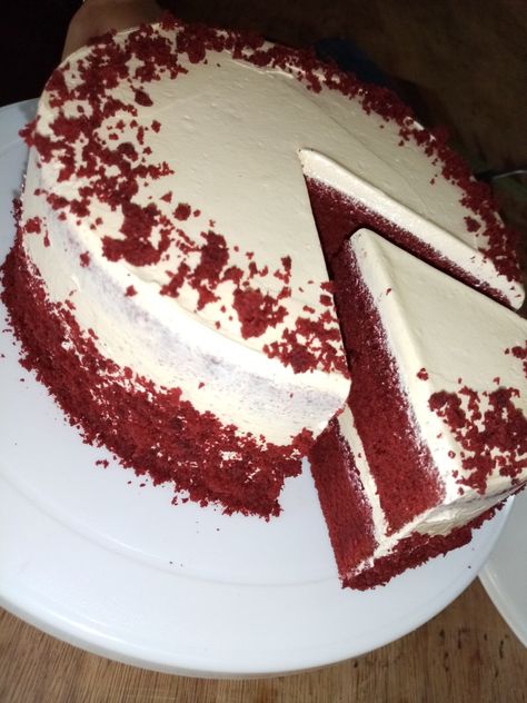 Red Velvet Cake Birthday, Red Velvet Cake Aesthetic, Velvet Birthday Cake, Red Velvet Birthday Cake, 22nd Birthday Cakes, Red Velvet Aesthetic, Easy Food Art, Food Therapy, Just Cakes