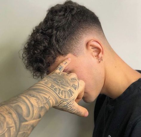 Hair Types Men, Taper Fade Short Hair, Mens Hairstyles Curly, Men's Curly Hairstyles, Male Haircuts Curly, Low Taper, Curly Hair Fade, Curly Undercut, Mens Haircuts Short Hair