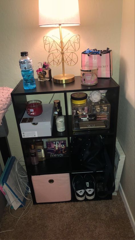 Cube Organizer Ideas Bedroom Aesthetic, Organization Ideas For Room, Cube Shelf Decor Bedroom, Room Dresser Decor Ideas, Cube Organizer Ideas Bedroom, Small Room Organization Ideas, Organizing Ideas For Bedrooms, Organization Perfume, Room Organization Bedroom