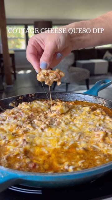 Biz Velatini - Chicago Blogger on Instagram: "Cottage Cheese Queso Dip

Another cozy dish to add to your game day foods! In less than 15 minutes, this cheesy, meaty and melty dip is ready to be devoured! It’s insanely delicious and takes minimal effort.

We used 90/10 ground beef, but you can save more WW points by using either lean ground chicken or turkey instead. 1/2  cup serving is 5 WW points. If using lean chicken or turkey it’s 2 WW points. 

Ingredients:
1 lb ground meat of choice
16 oz low fat cottage cheese
2 tablespoons minced garlic
Onion powder, garlic powder and onion flakes, to taste 
1/4 teaspoon cumin
1 can Rotel
1/4 cup of shredded cheese for the top

In a pan on medium heat, brown your meat of choice. While that browns, blend up the cottage cheese. Add in the taco season Cottage Cheese Queso Dip, Taco Season, Cheese Queso Dip, Cottage Cheese Queso, Game Day Foods, Onion Flakes, Cheese Queso, Lean Chicken, Ww Points