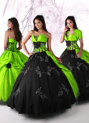 Perfect bridesmaids dresses Emo Quinceanera, Masquerade Ball Gowns, Beautiful Ball Gowns, Pretty Quinceanera Dresses, Fancy Gowns, 2014 Dresses, Quinceanera Dress, Gowns Prom, Quince Dresses