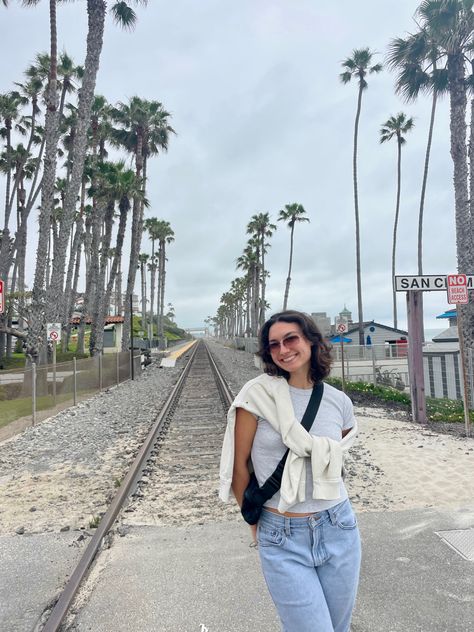 California fashion Summer tourist outfit Errends fit Simple bar outfit Windy day San diego Casual Windy Day Outfit, Windy Day Outfit, Bar Outfit, Spring Break Outfit, Vacation Outfits, Colourful Outfits, Knit Outfit, Beach Style, Summer Aesthetic