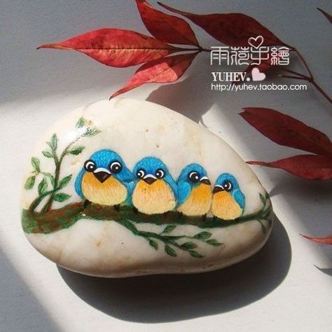 Painted Rock Animals, Art Pierre, Rock And Pebbles, Painted Rocks Diy, Painted Stone, Hand Painted Stones, Paint Rock, Pet Rocks, Rock Painting Designs