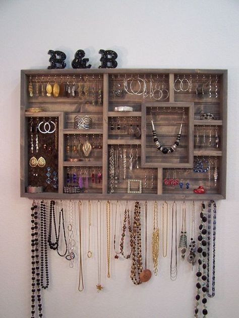 Jewerly Organizer, Diy Jewelry To Sell, Jewelry Organizer Wall, Etsy Diy, Decor Baie, Jewelry Organizer Diy, Hanging Jewelry, Jewelry Images, Jewellery Storage