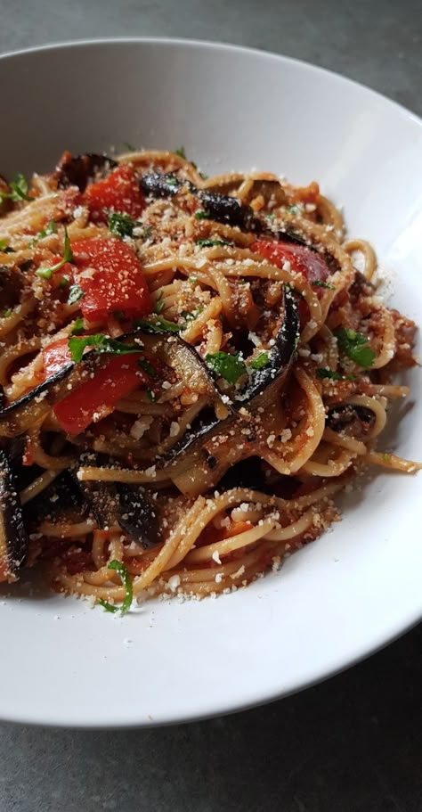 Eggplant Spaghetti, Healthy Veggie, Grilled Eggplant, Salty Foods, Sauce Tomate, Batch Cooking, Veggie Recipes, Healthy Cooking, Pasta Recipes